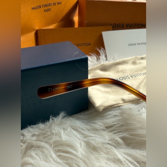 LV Grease Mask Monogram Sunglasses - Picture 10 of 16